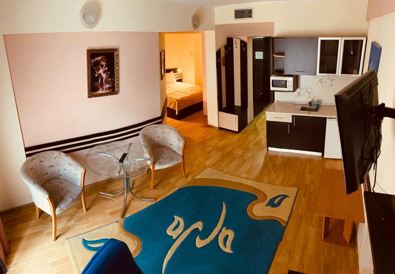 Hotel Zimbru Iasi Buitenkant foto