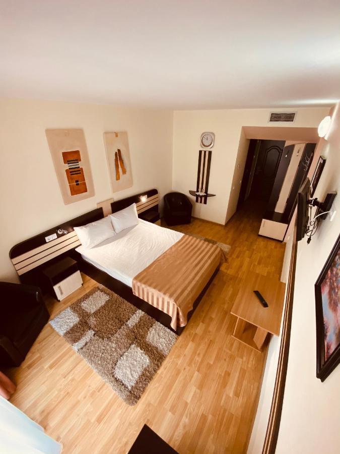 Hotel Zimbru Iasi Buitenkant foto
