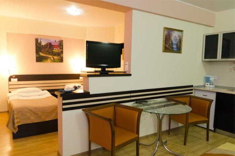 Hotel Zimbru Iasi Buitenkant foto
