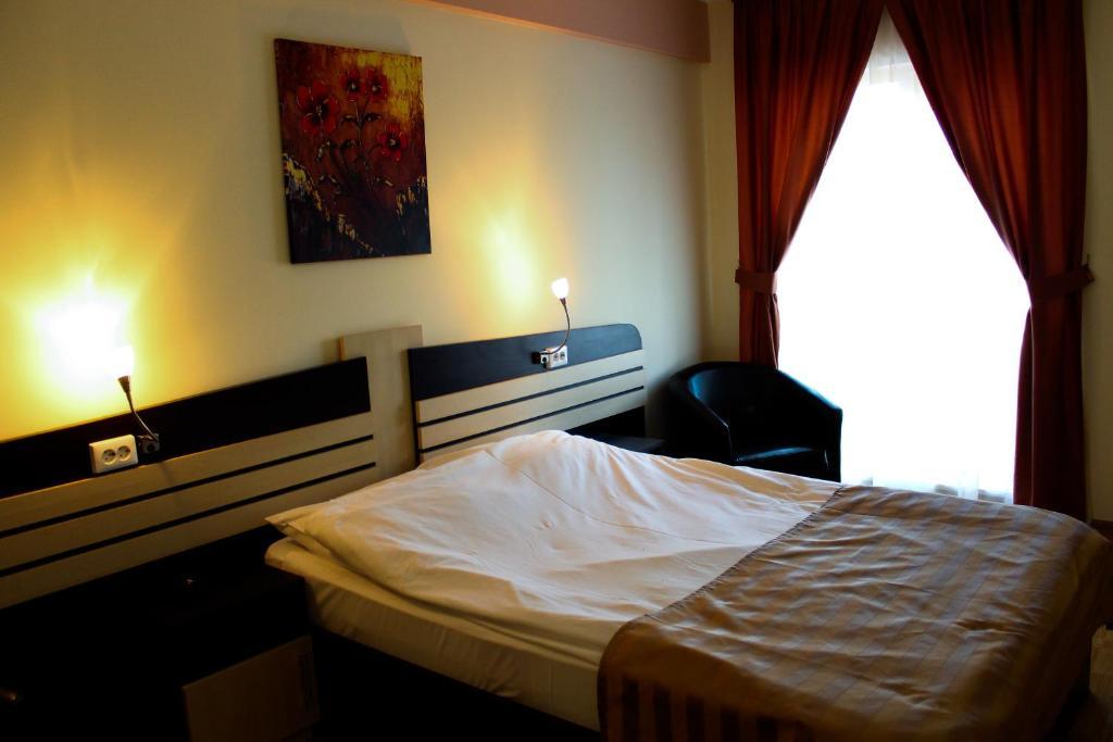 Hotel Zimbru Iasi Kamer foto