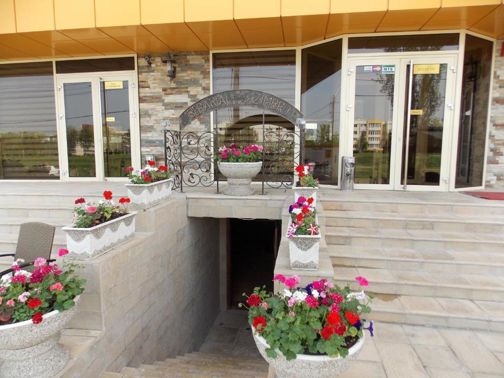 Hotel Zimbru Iasi Buitenkant foto