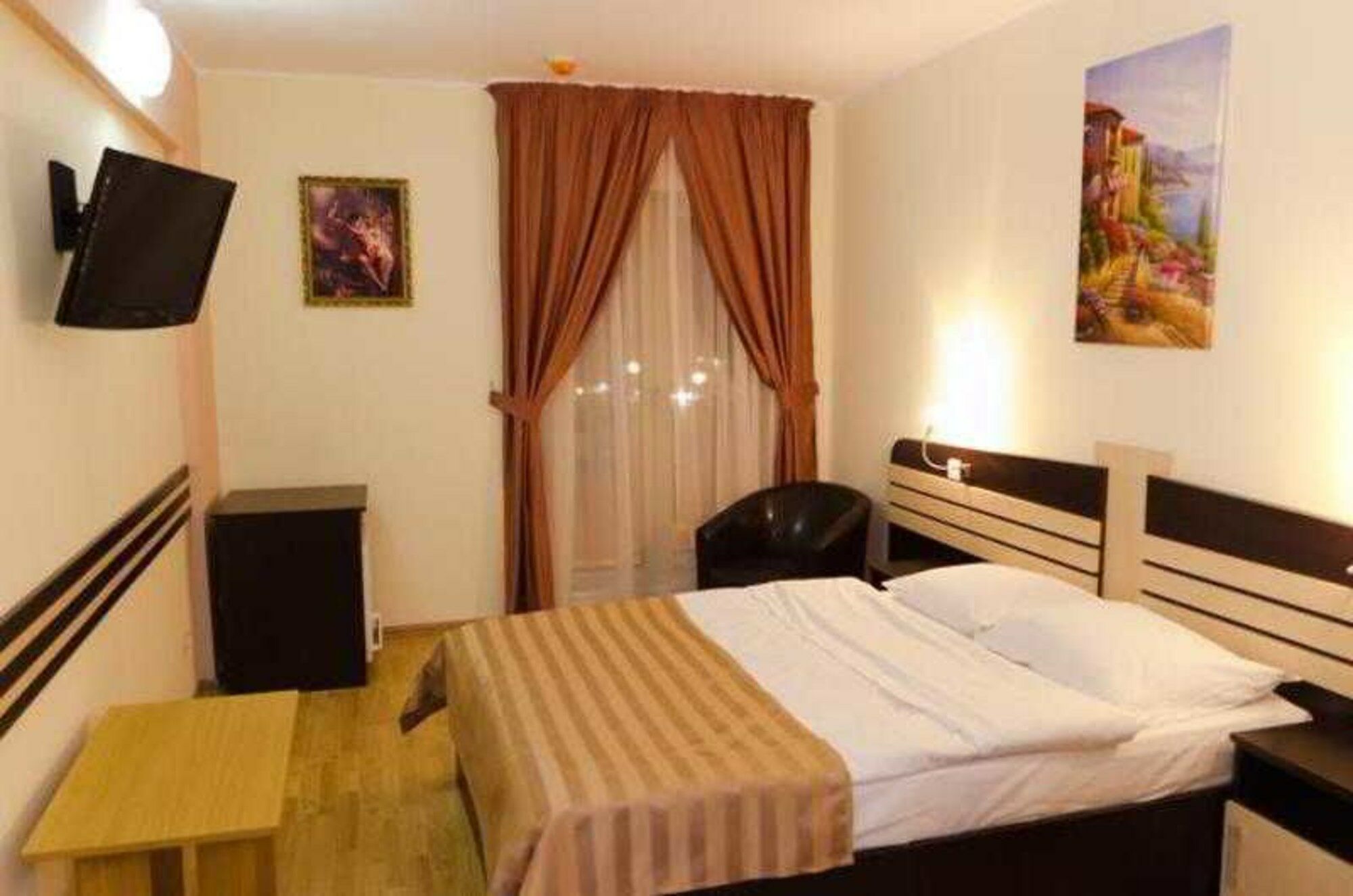 Hotel Zimbru Iasi Buitenkant foto
